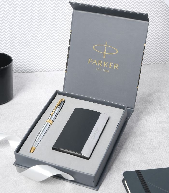 Parker Giftset Aster Shiny Silver GT Ballpoint Pen + card holder 1 Parker Giftset Aster Shiny Silver GT Ballpoint Pen + Card Holder - Image 1