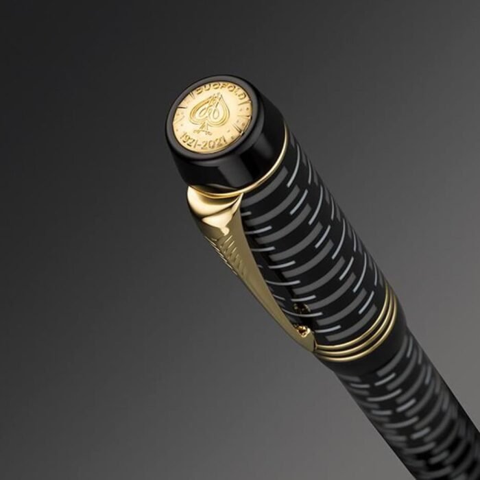 Parker Duofold Black Gold Trim Fountain Pen - Image 2