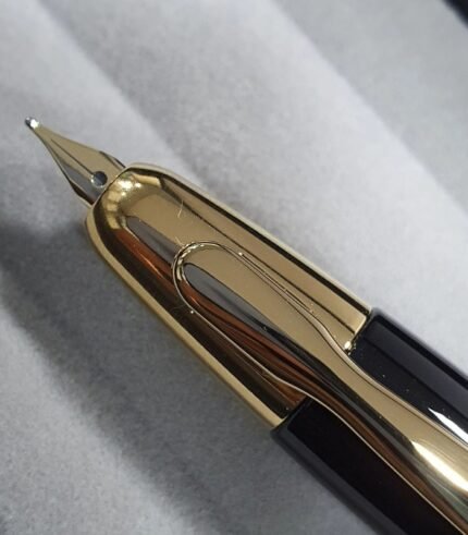 Pilot Capless Black GT Fountain Pen Price in India | Buy Luxury Retractable Pen